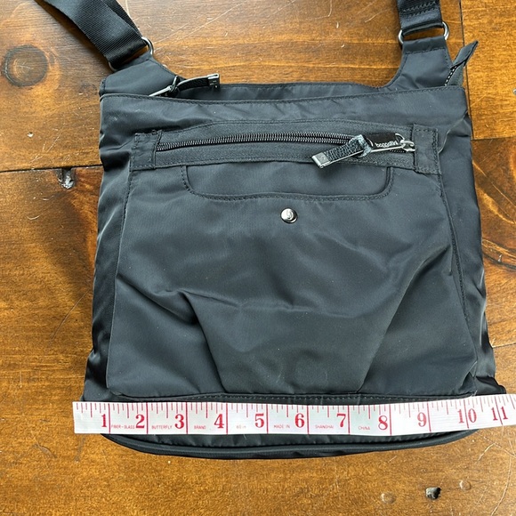 Baggallini Black Nylon Crossbody Bag - Picture 12 of 12
